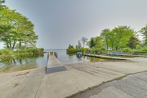 Cozy Houghton Lake Vacation Rental w/ Fireplace!
