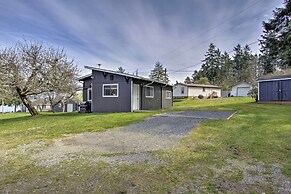 Waterfront Anderson Island Home w/ Kayaks