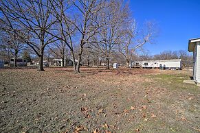 Family-friendly Bernice Home: 2 Mi to Lake & Park!