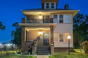 Detroit Apartment - 5 Mi to Downtown!