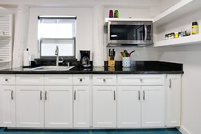 Sunny, Waterfront Rio Hondo Studio w/ Shared Perks