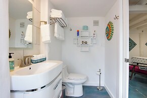 Sunny, Waterfront Rio Hondo Studio w/ Shared Perks