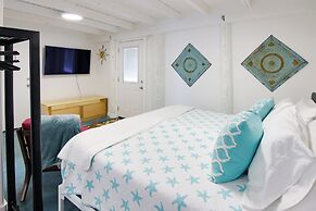 Sunny, Waterfront Rio Hondo Studio w/ Shared Perks
