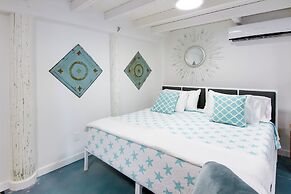 Sunny, Waterfront Rio Hondo Studio w/ Shared Perks