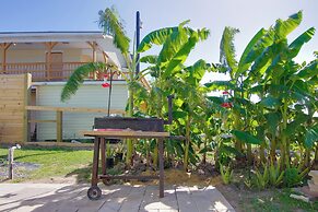 Sunny, Waterfront Rio Hondo Studio w/ Shared Perks