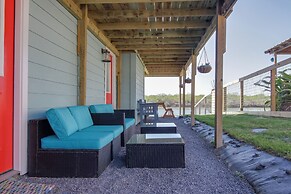 Sunny, Waterfront Rio Hondo Studio w/ Shared Perks