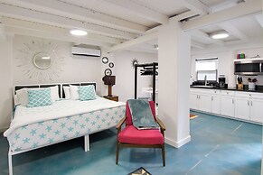 Sunny, Waterfront Rio Hondo Studio w/ Shared Perks