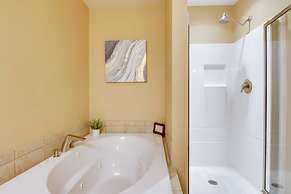 2 Mi to Ocean: Rehoboth Beach Condo w/ Pool Access