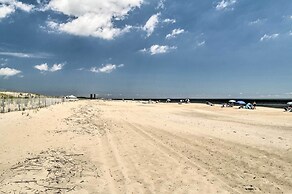 2 Mi to Ocean: Rehoboth Beach Condo w/ Pool Access