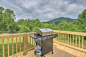 Waynesville Smart Cabin: 2 Decks + Mtn Views!