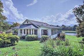 Pet-friendly Waterfront Hayesville Cottage!