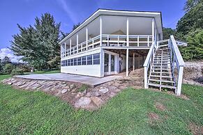 Pet-friendly Waterfront Hayesville Cottage!