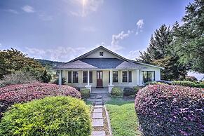 Pet-friendly Waterfront Hayesville Cottage!
