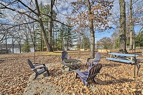 Fire Pit & Grill: Lakeview Mecosta Cottage!