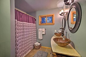 Jewett Cabin w/ Viewing Deck - 10 Mins to Skiing!