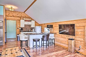 Quaint Studio w/ Shared Beach: Walk to Suttons Bay