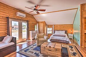 Quaint Studio w/ Shared Beach: Walk to Suttons Bay