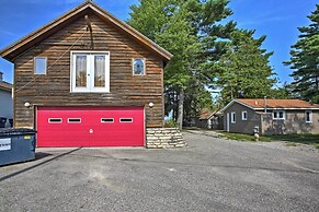 Quaint Studio w/ Shared Beach: Walk to Suttons Bay