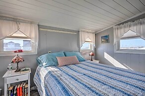 Seaside SK Getaway: Steps to Matunuck Beach!