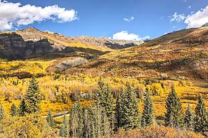 'marble Hideaway' Cabin w/ Mountain Views + Deck!