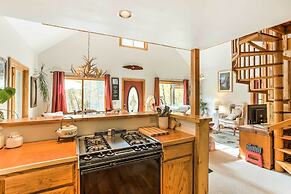 'marble Hideaway' Cabin w/ Mountain Views + Deck!