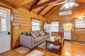 Cozy Pelsor Cabin w/ Mountain & Valley Views!