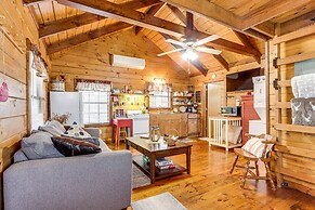 Cozy Pelsor Cabin w/ Mountain & Valley Views!