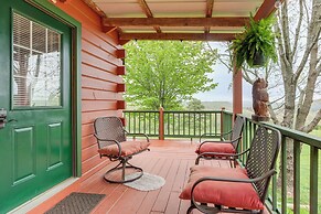 Cozy Pelsor Cabin w/ Mountain & Valley Views!