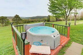 Cozy Pelsor Cabin w/ Mountain & Valley Views!
