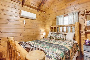 Cozy Pelsor Cabin w/ Mountain & Valley Views!