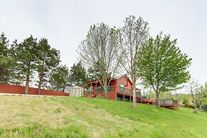 Cozy Pelsor Cabin w/ Mountain & Valley Views!