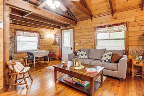 Cozy Pelsor Cabin w/ Mountain & Valley Views!