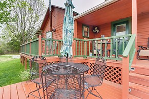 Cozy Pelsor Cabin w/ Mountain & Valley Views!