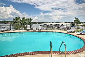 Balcony & Lake Access: Hot Springs Getaway!
