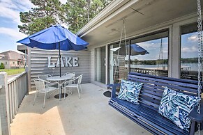 Balcony & Lake Access: Hot Springs Getaway!