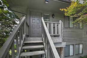 Balcony & Lake Access: Hot Springs Getaway!