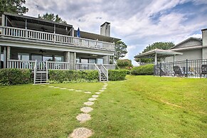 Balcony & Lake Access: Hot Springs Getaway!
