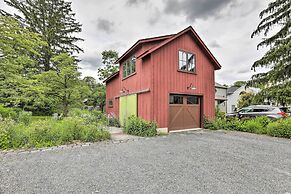 Barn-like Studio Suite w/ Flowering Garden!