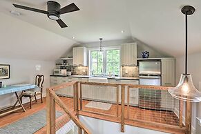 Barn-like Studio Suite w/ Flowering Garden!