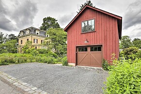 Barn-like Studio Suite w/ Flowering Garden!