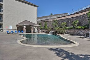 Condo With Lakefront Patio & Community Perks!