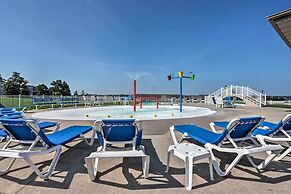 Condo With Lakefront Patio & Community Perks!