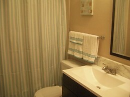 1 Mi to Shelter Cove: Hilton Head Resort Condo!