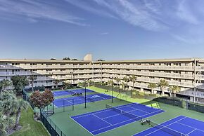 1 Mi to Shelter Cove: Hilton Head Resort Condo!