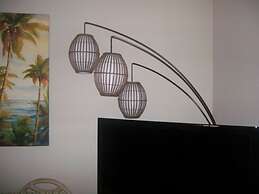 1 Mi to Shelter Cove: Hilton Head Resort Condo!