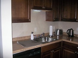 1 Mi to Shelter Cove: Hilton Head Resort Condo!