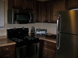 1 Mi to Shelter Cove: Hilton Head Resort Condo!