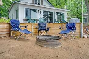 Cozy Waterfront Hale Cottage on Long Lake!