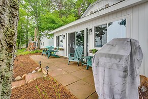 Cozy Waterfront Hale Cottage on Long Lake!