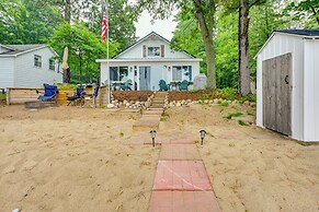 Cozy Waterfront Hale Cottage on Long Lake!